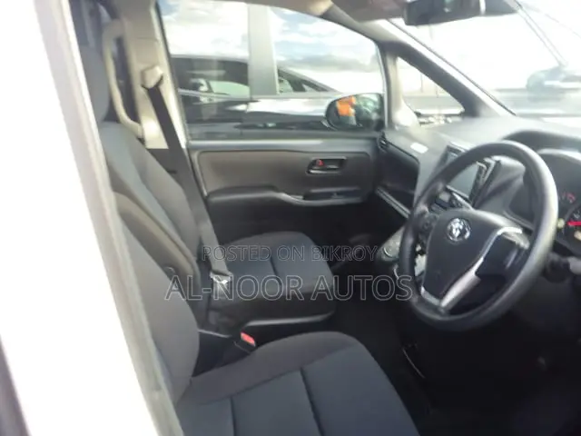 Toyota Noah 2.0 FWD (8 Seater) 2021 Pearl