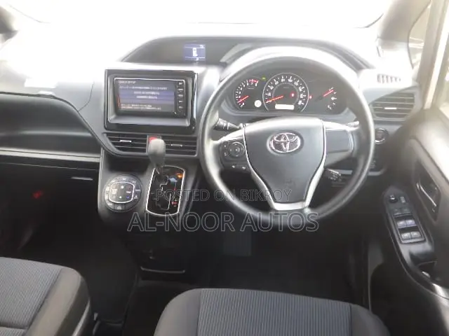 Toyota Noah 2.0 FWD (8 Seater) 2021 Pearl