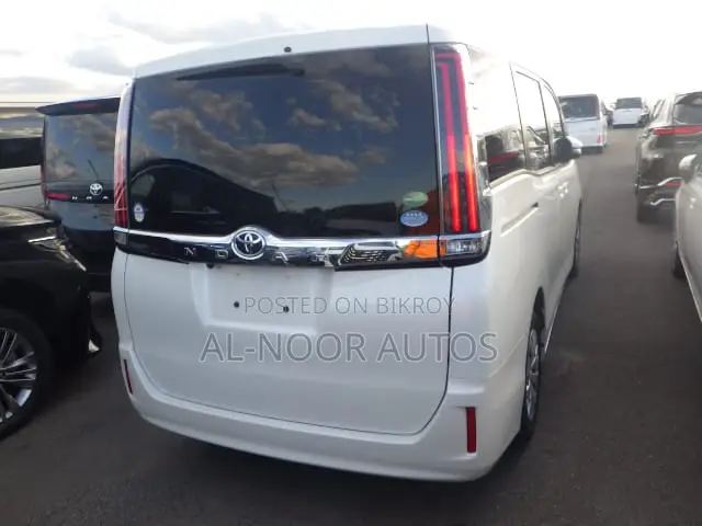 Toyota Noah 2.0 FWD (8 Seater) 2021 Pearl