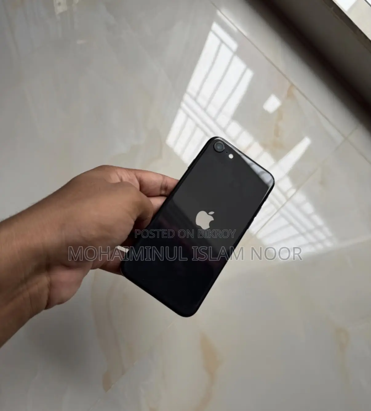 Apple iPhone SE 128 GB Black