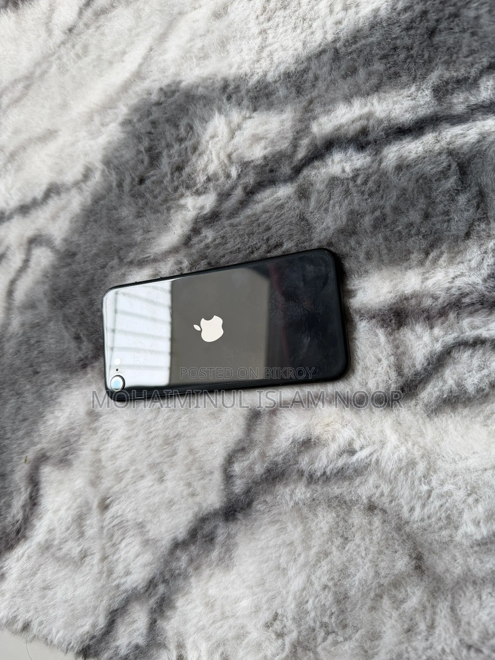 Apple iPhone SE 128 GB Black