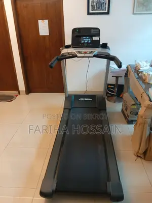 Life Fitness Heavy-Duty Treadmill With Track Connect Console