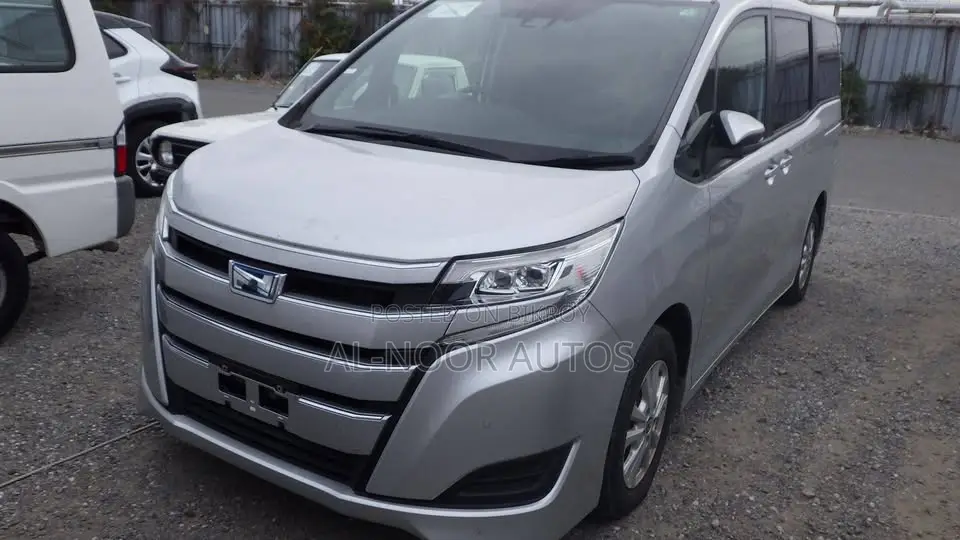 Toyota Noah 1.8 FWD Hybrid (7 seater) 2021 Silver