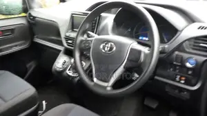 Toyota Noah 1.8 FWD Hybrid (7 seater) 2021 Silver