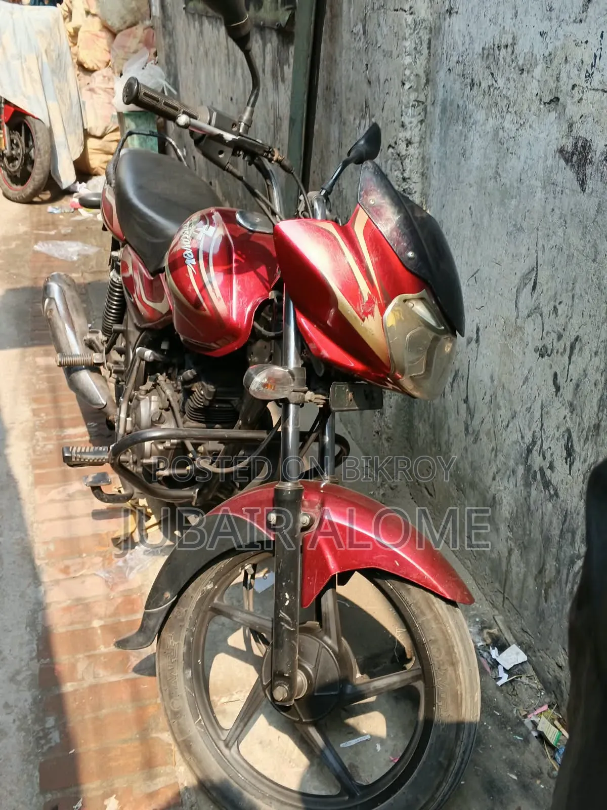 বাজাজ ডিসকভার ১০০ ২০১২ লাল