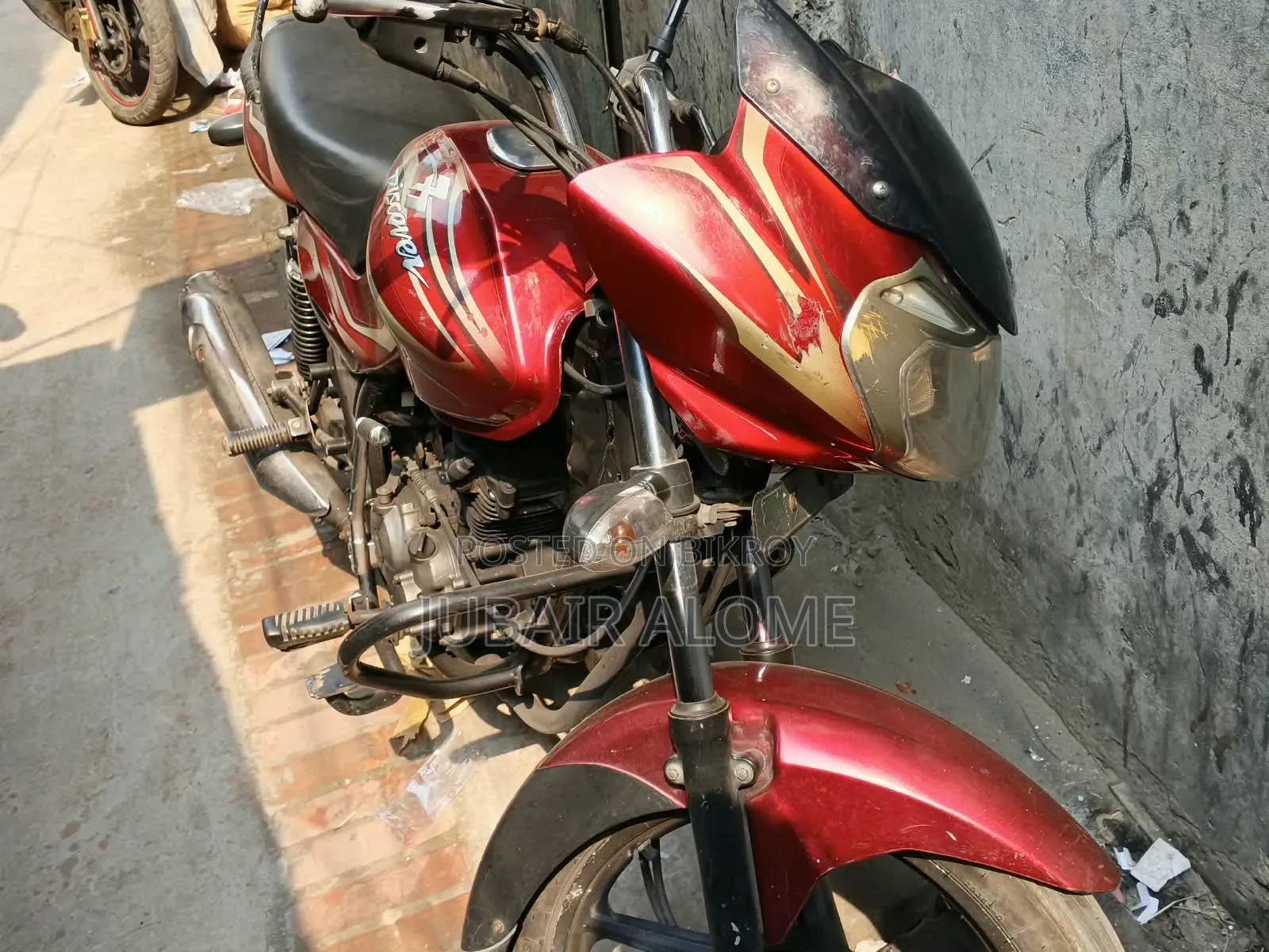 বাজাজ ডিসকভার ১০০ ২০১২ লাল