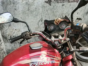 বাজাজ ডিসকভার ১০০ ২০১২ লাল