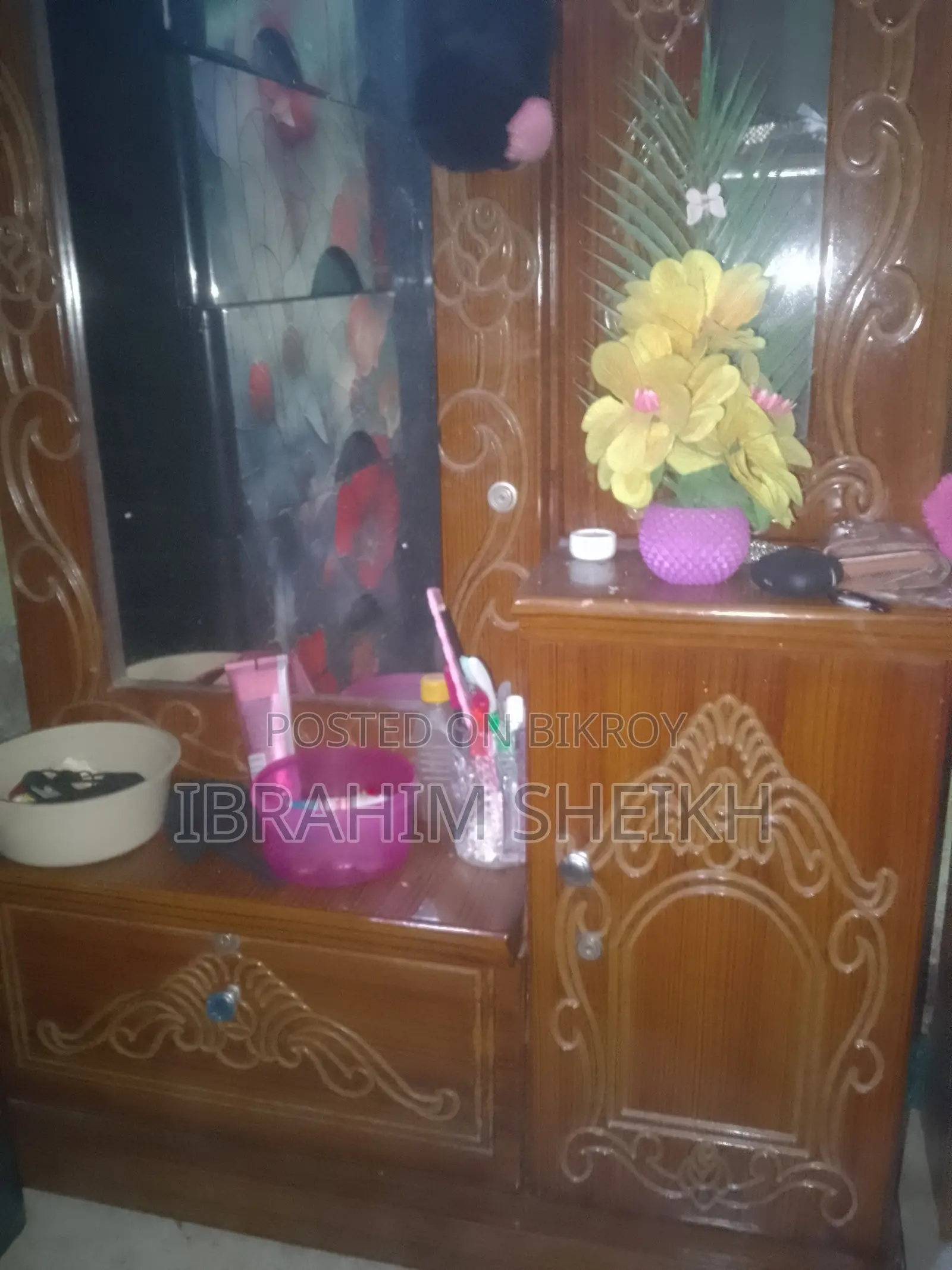 ড্রেসিং টেবিল