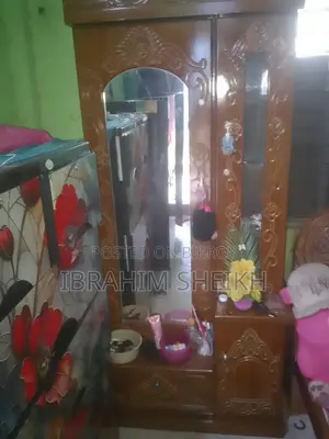 ড্রেসিং টেবিল