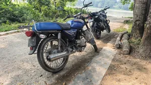 বাজাজ বক্সার ১০০ ২০০৪ ব্লু