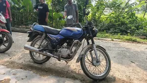বাজাজ বক্সার ১০০ ২০০৪ ব্লু