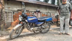 বাজাজ বক্সার ১০০ ২০০৪ ব্লু
