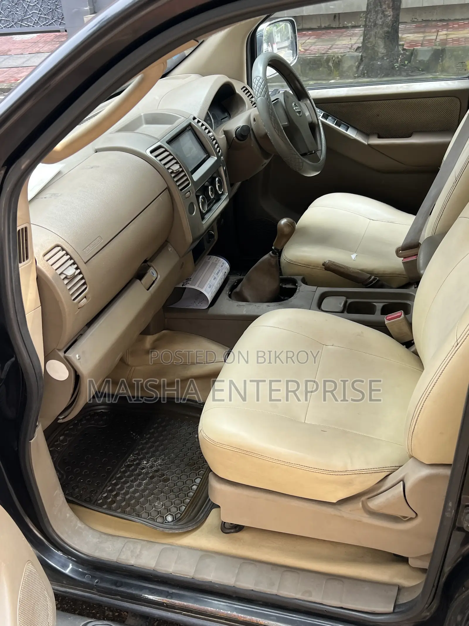 Nissan Caravan 2014 Black