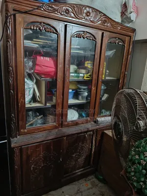 বিক্রির জন্য বড় কাঠের ওয়াল শোকেস (রিপেয়ার উপযোগী)