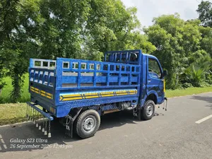 টাটা এস ২০১৬ ব্লু