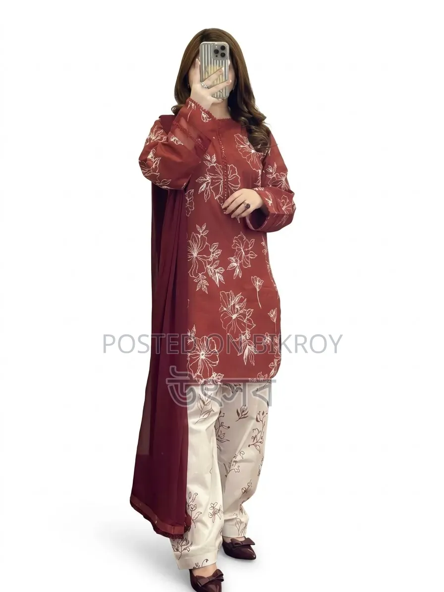 স্কিন প্রিন্ট সহ সুতির পোশাক