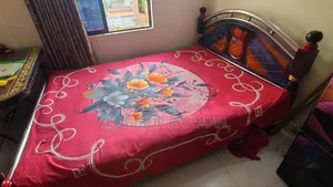 Iron Frame and Wooden Legs Single Bed 4/5 Feet Full Fresh