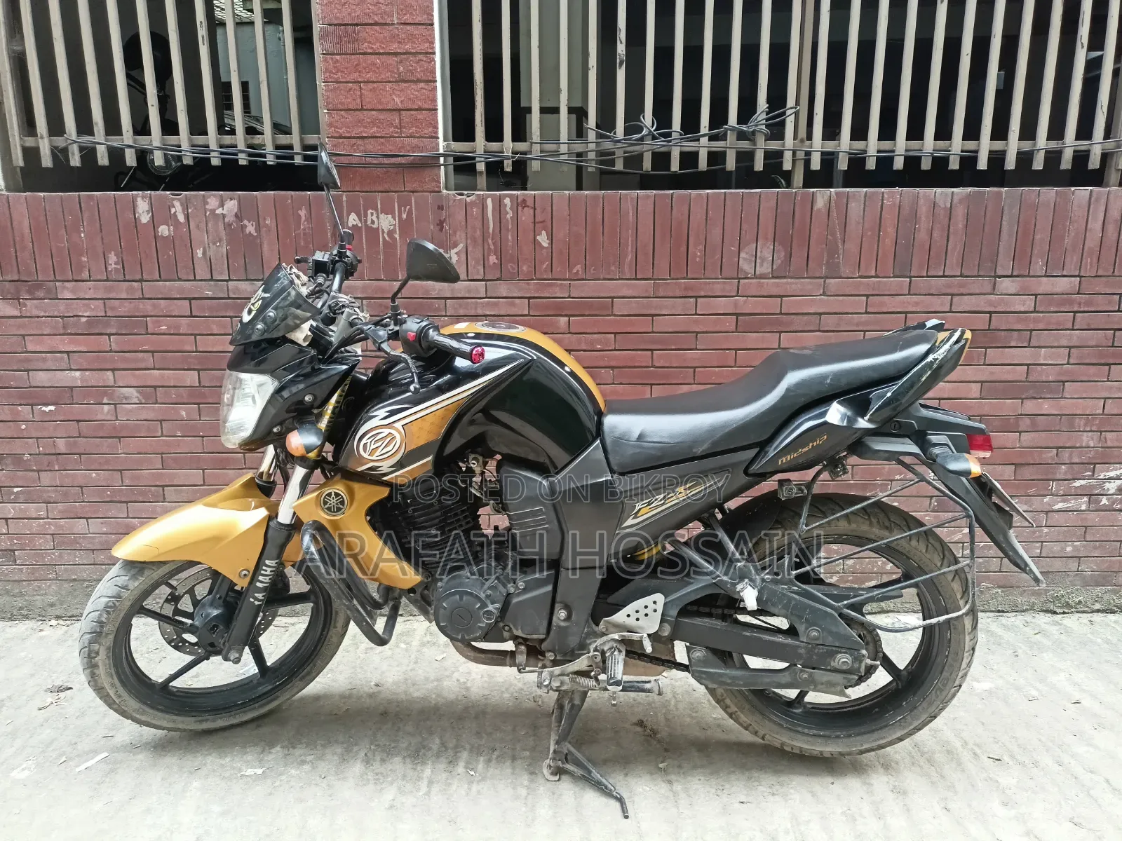 ইয়ামাহা এফজেড ২০১৫ কালো