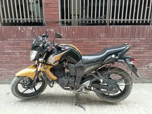 ইয়ামাহা এফজেড ২০১৫ কালো