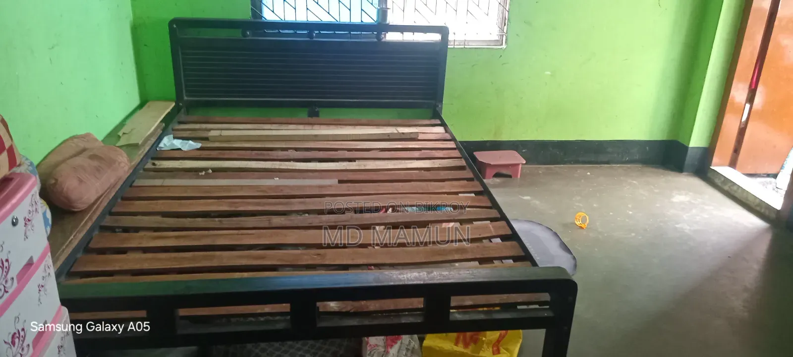 স্টিলের খাট