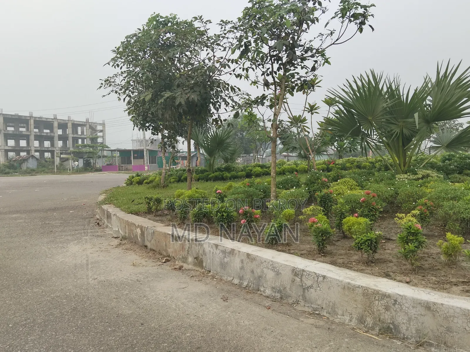 3 katha south facing corner plot for sale in Sector 9.