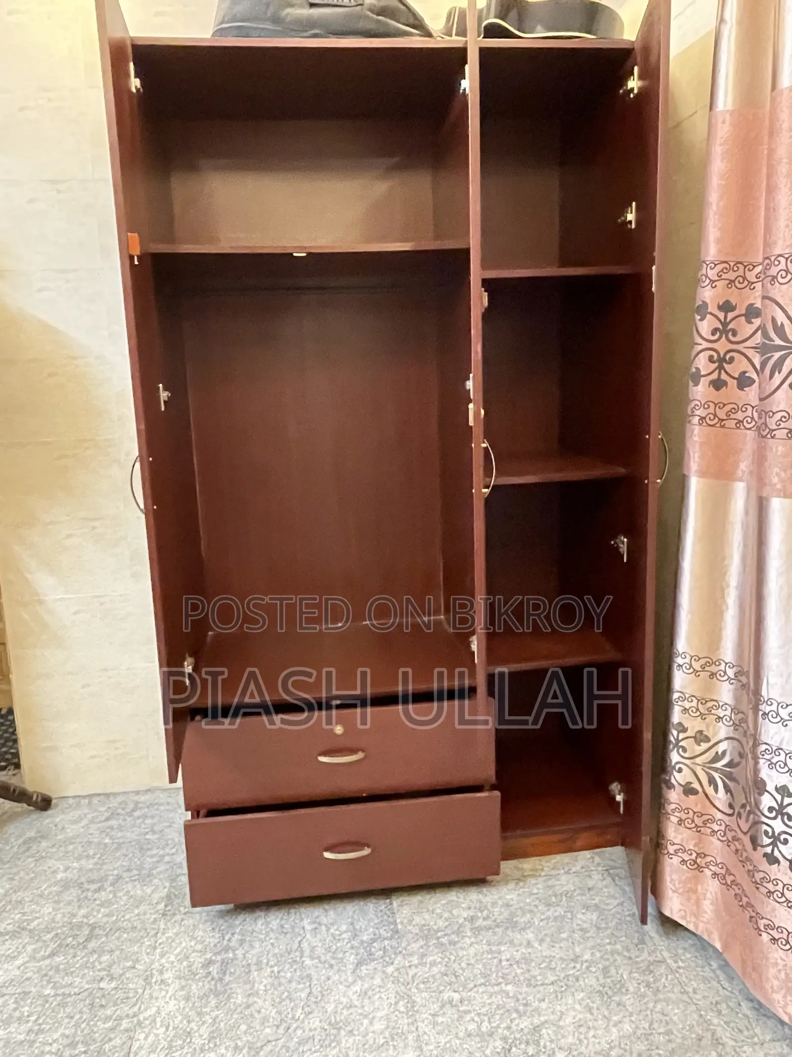 জরুরী বিক্রি — ওটবি (OTOBI) বড় সাইজের ৩ পাল্লার আলমারি — ১০,০০০ টাকা (আলোচনা সাপেক্ষে)