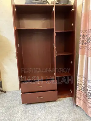 জরুরী বিক্রি — ওটবি (OTOBI) বড় সাইজের ৩ পাল্লার আলমারি — ১০,০০০ টাকা (আলোচনা সাপেক্ষে)