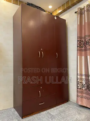 জরুরী বিক্রি — ওটবি (OTOBI) বড় সাইজের ৩ পাল্লার আলমারি — ১০,০০০ টাকা (আলোচনা সাপেক্ষে)