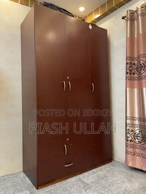 জরুরী বিক্রি — ওটবি (OTOBI) বড় সাইজের ৩ পাল্লার আলমারি — ১০,০০০ টাকা (আলোচনা সাপেক্ষে)