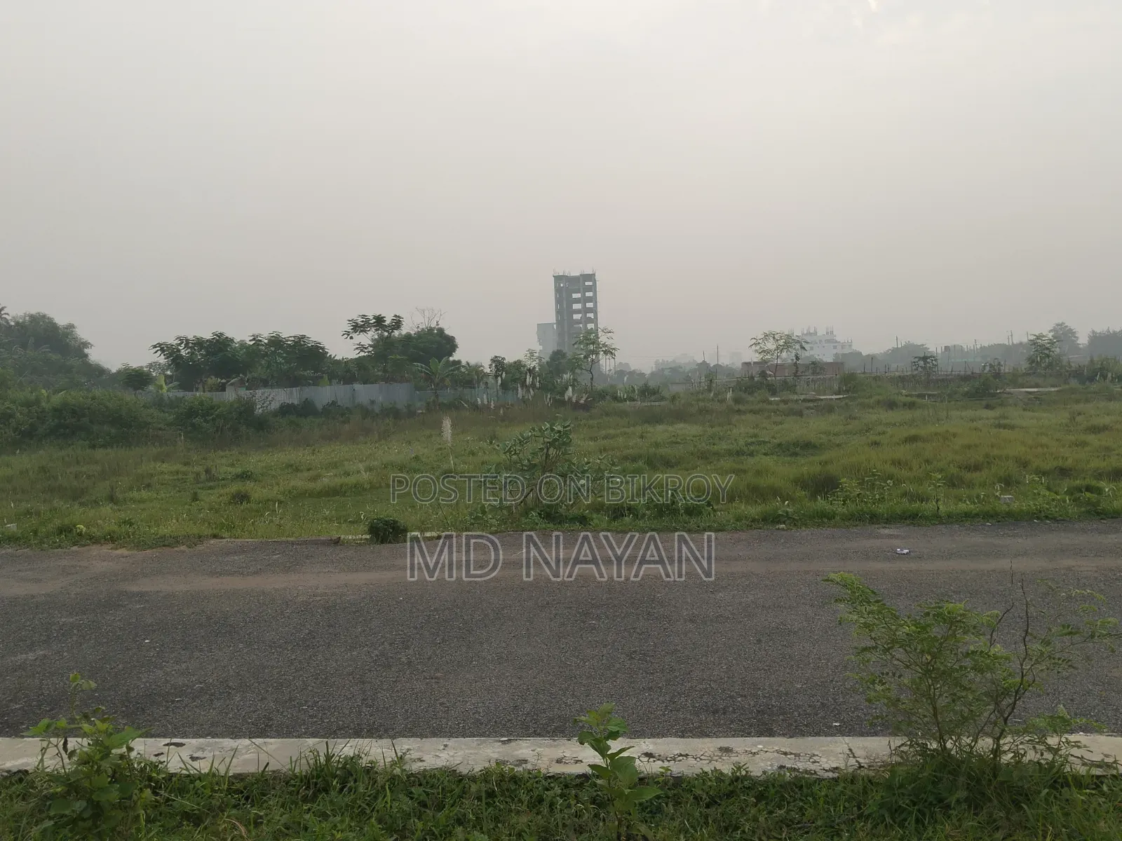 3 katha south facing corner plot for sale in Sector 9.