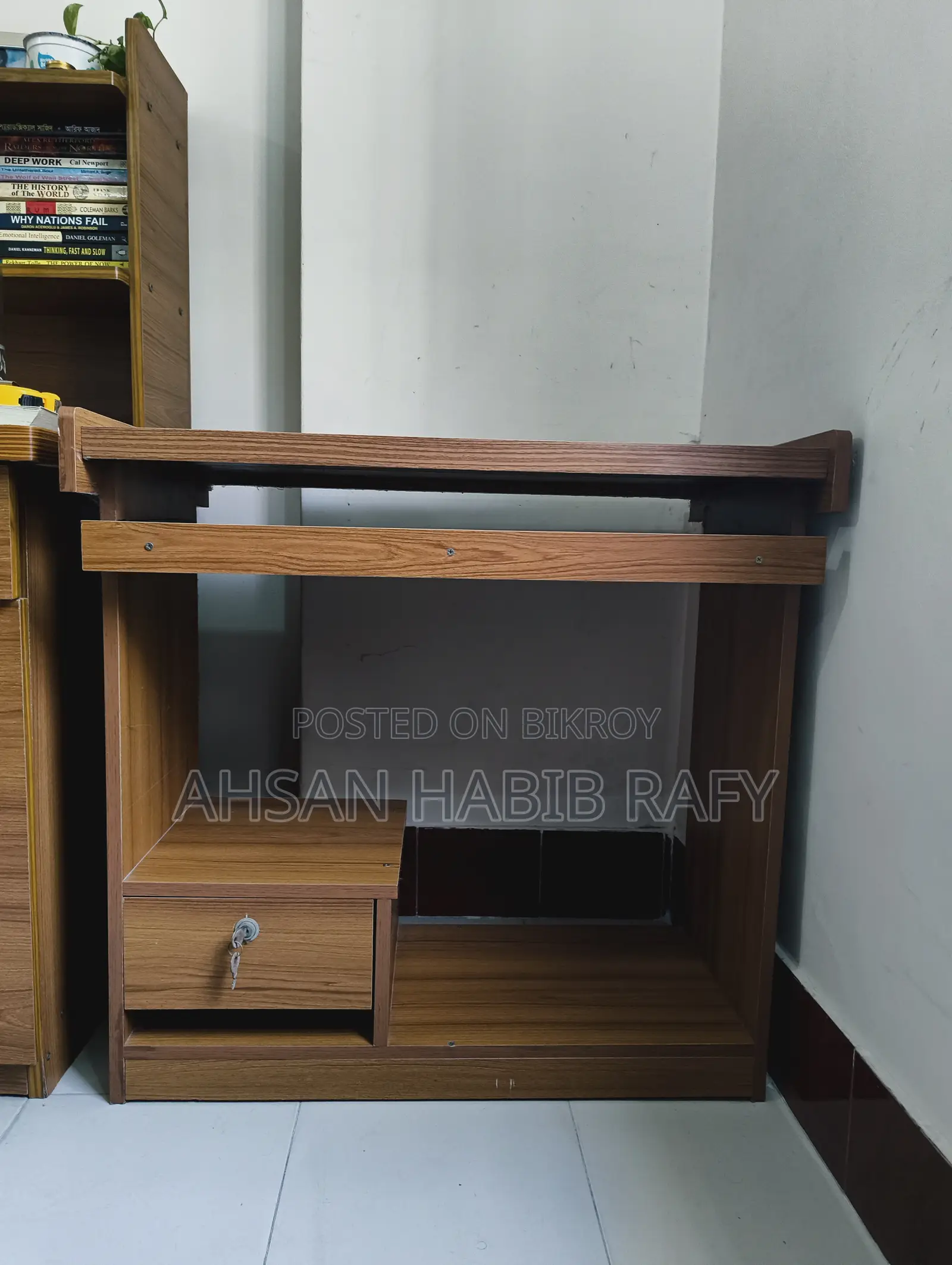 Selling Used Computer Table