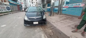 টয়োটা করোল্লা সেডান ২০০৪ কালো