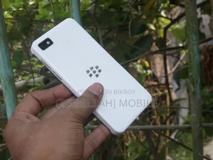 ব্ল্যাকবেরি জেড১০ ১৬ জিবি হোয়াইট