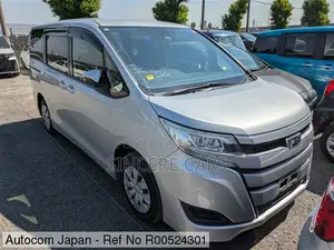 Toyota Noah 2021 Silver