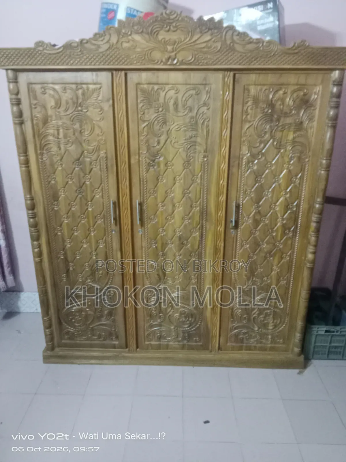 এই আলমারিটি বিক্রি করা হবে !
