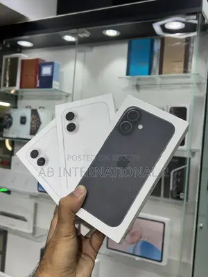 New Apple iPhone 16 128 GB Silver