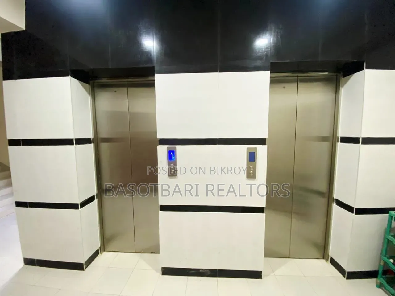 3 Bedroom Apartment in Aftab Nagar for Sale