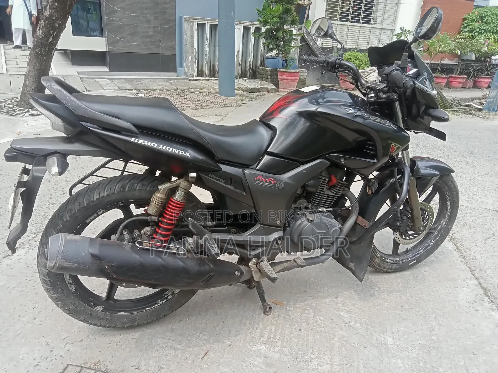 হিরো হাঙ্ক ২০১৫ কালো