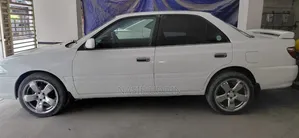 টয়োটা করিনা ২০০১ সাদা