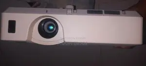 Hitachi Model.CP-X3041WN Projector