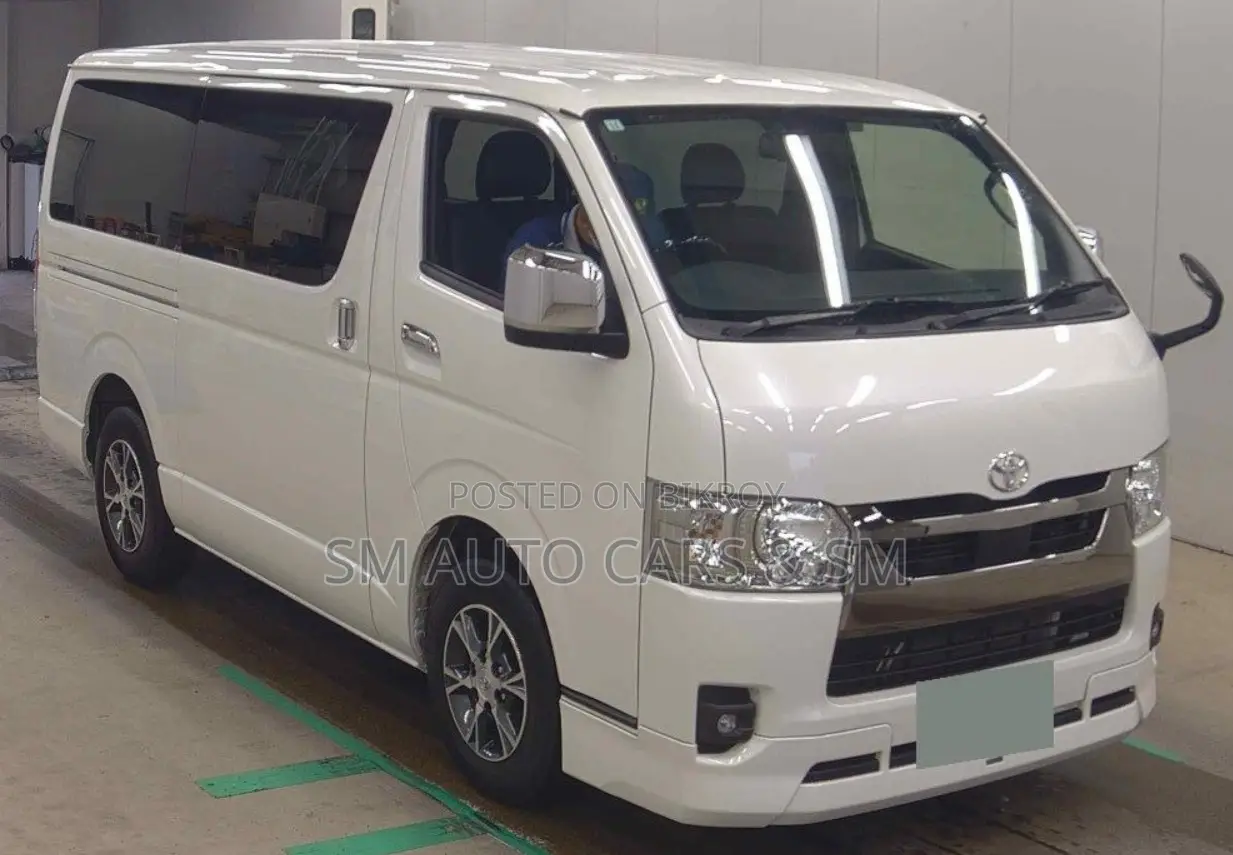 Toyota HiAce 2022 White