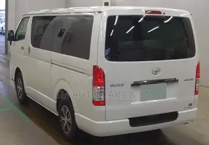 Toyota HiAce 2022 White