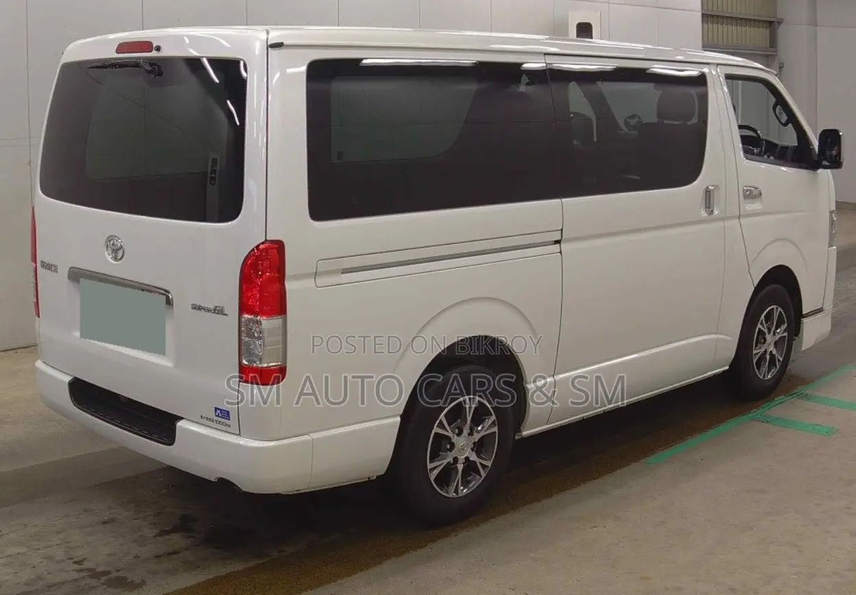 Toyota HiAce 2022 White