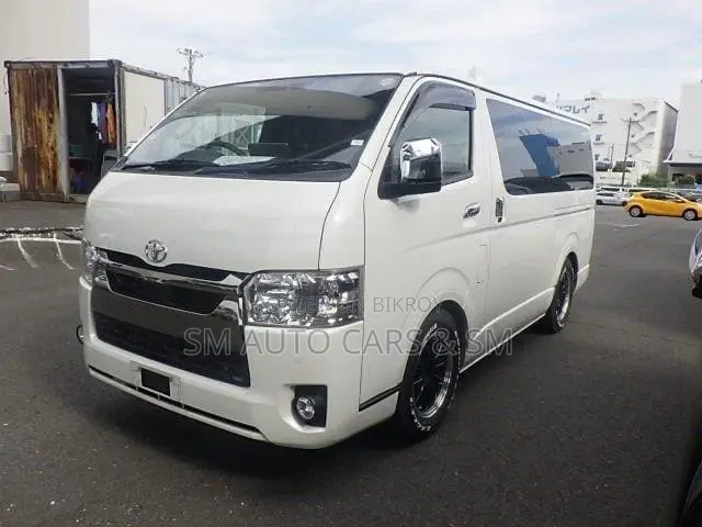 Toyota HiAce 2022 White