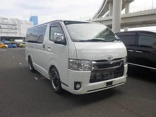 Toyota HiAce 2022 White