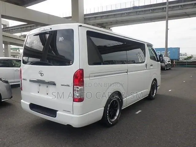 Toyota HiAce 2022 White