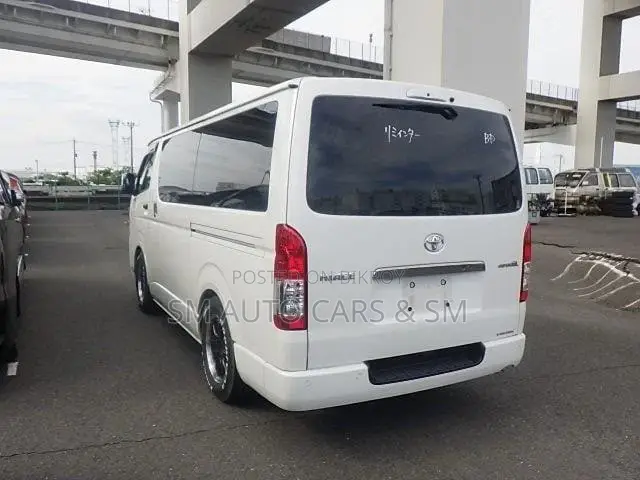 Toyota HiAce 2022 White