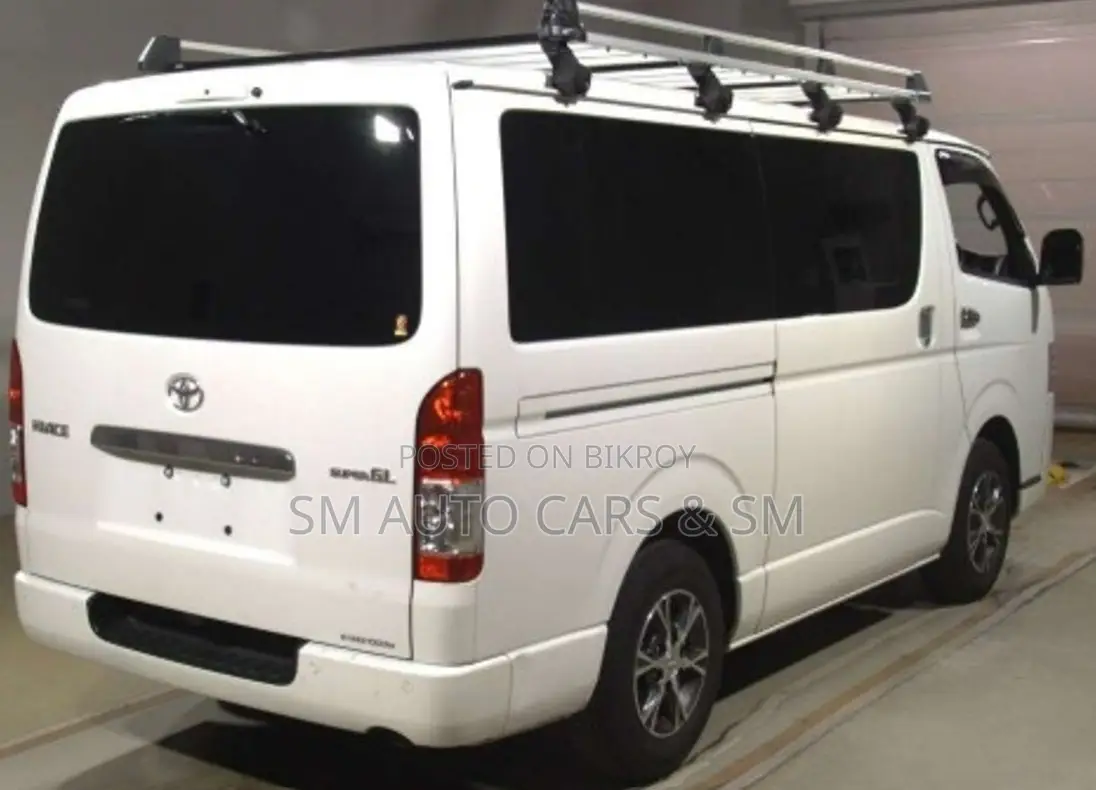 Toyota HiAce 2021 White