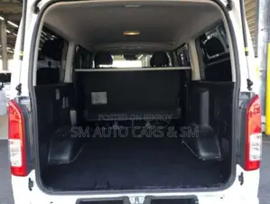 Toyota HiAce 2021 White