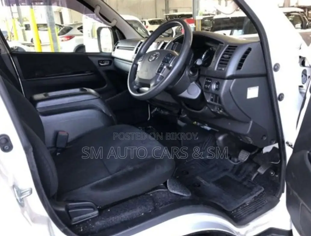 Toyota HiAce 2021 White